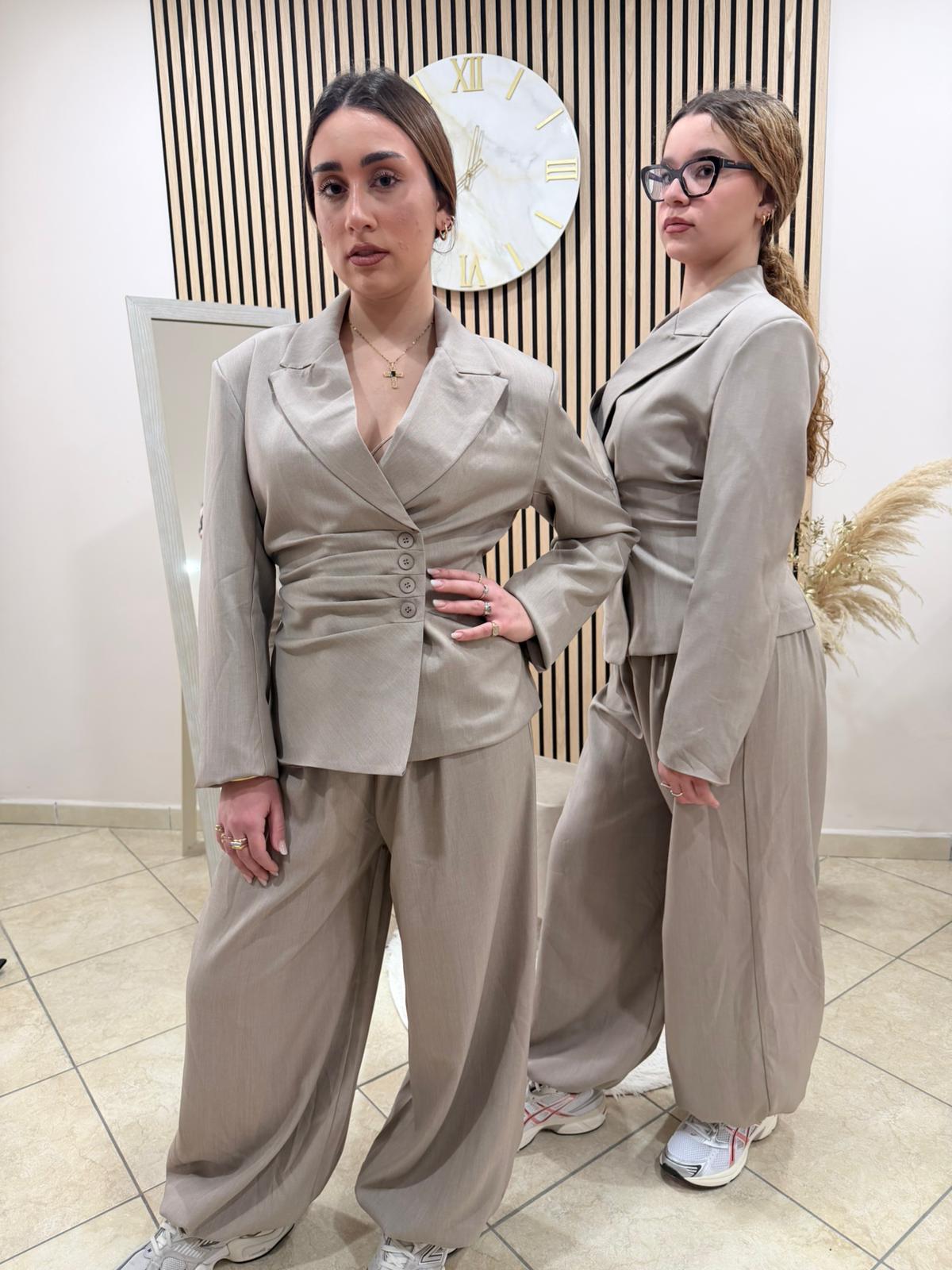 TAILLEUR CON FIOCCO